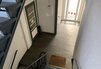 9047KC-04 gepflegtes Treppenhaus