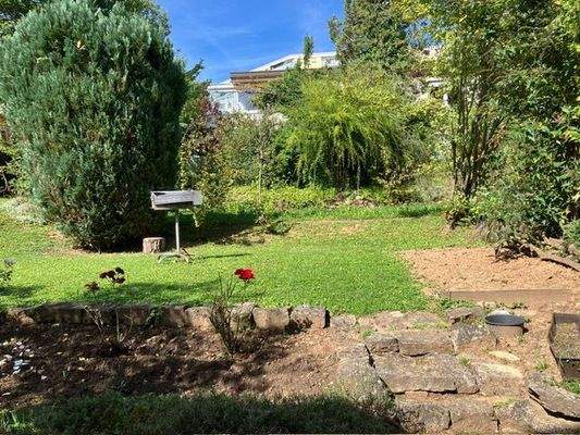 Fast uneinsehbarer GartenGarten