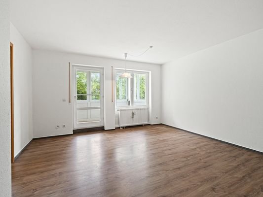 großzügiges Wohnzimmer