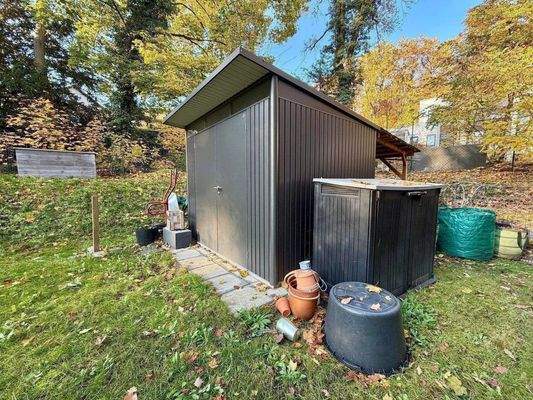Gartenhaus mit Fahrradcarport

