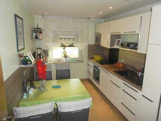 Küche mit EBK im EG