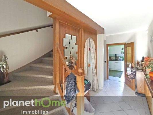 Diele mit Stiegenaufgang