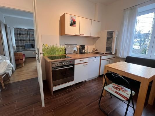 Küche mit Blick gen Wohn-/Schlafzimmer