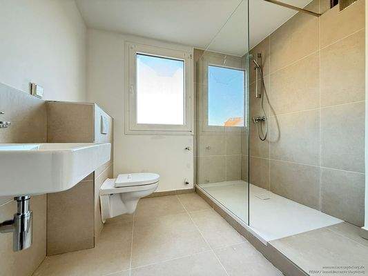 Bad mit ebenerdiger Dusche 