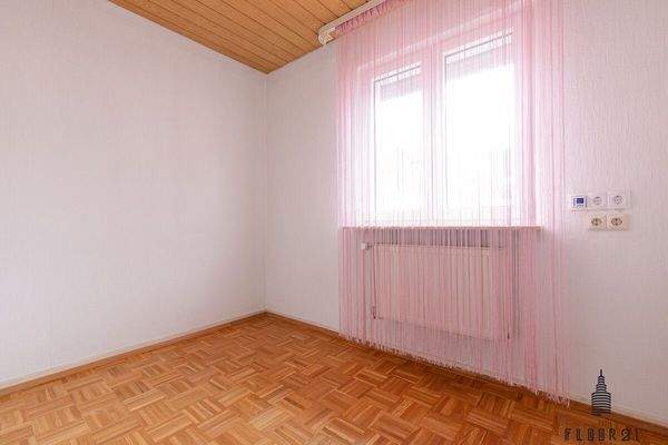 Halbes Zimmer im Obergeschoss