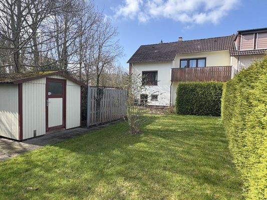 Garten mit Gerätehaus