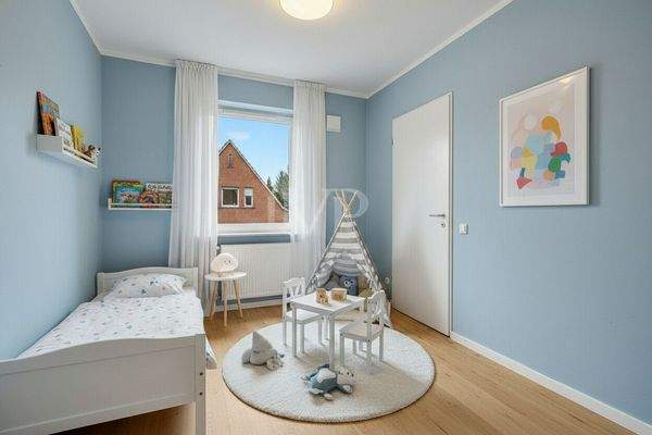 Kinderzimmer II OG_KI_renoviert (Boden, Malerarbeiten, Heizkörper)