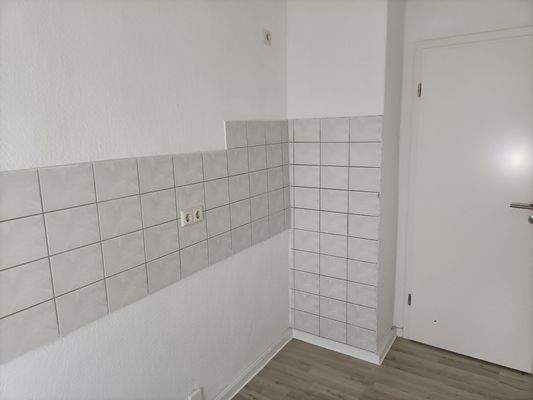 Küche mit Fliesenspiegel.jpg