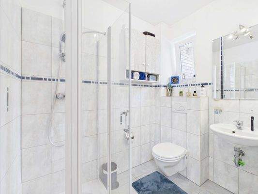 Gäste-WC mit Dusche