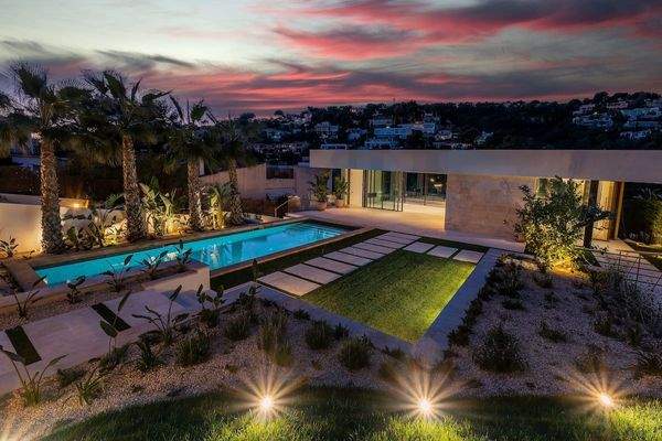 Claire Martin Lluna 23-57 fake sky.jpg