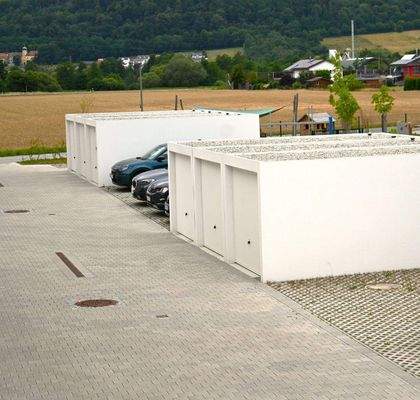  Außen Garagen (10).JPG