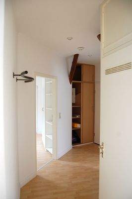 Flur mit Einbauschrank.JPG