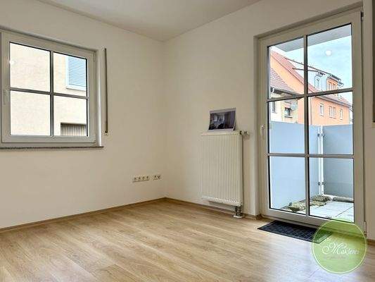 ... mit Platz für einen großen Schrank und ...