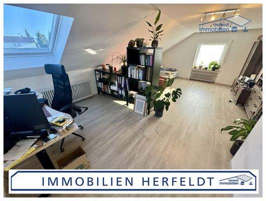 Lichtdurchflutetes Wohnzimmer