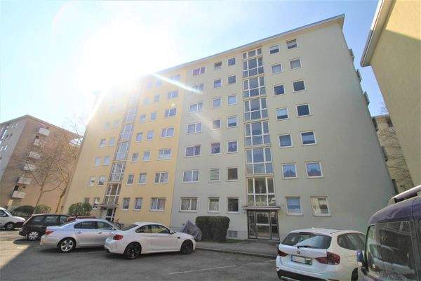 Stellplatz vor dem Haus