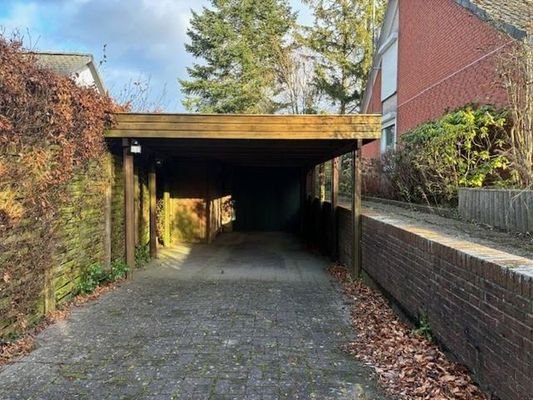 Carport und Garage