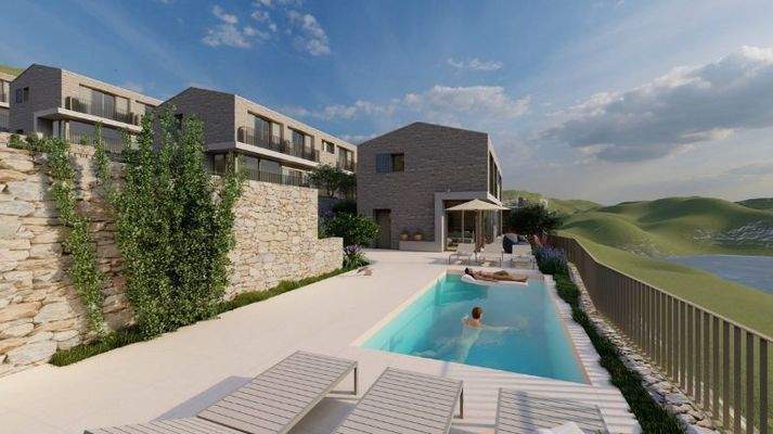 Einladender Außenbereich mit Swimmingpool