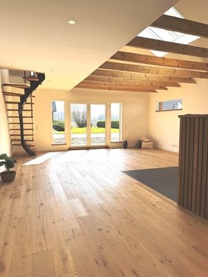 Wohnzimmer mit Ausgang zur Terrasse