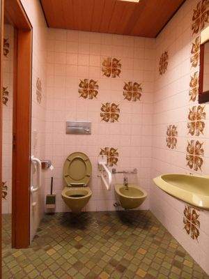 Toilette im Badezimmer OG
