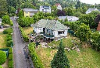 Luftaufnahme mit Blick auf die rechte Gebäudeseite