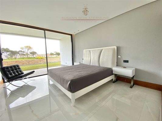 großzügige Schlafzimmer