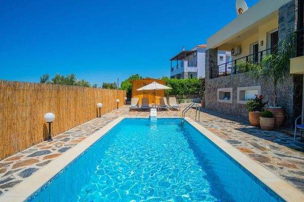 Kreta, Pigianos Kampos: Stilvolle Villa mit beheiztem Pool und Gästestudio in der Nähe von Rethymno zu verkaufen