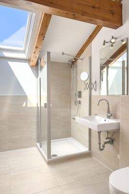 Duschbad mit Tageslicht.