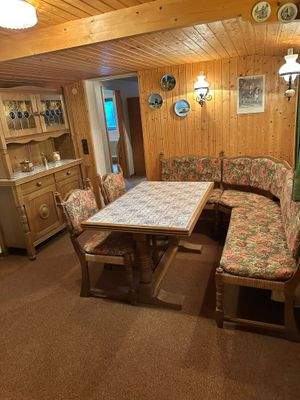 Gemütliche Sitzgruppe im Kellergeschoss.jpg