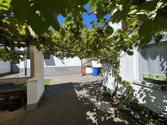 Laubengang zum Innenhof.jpg