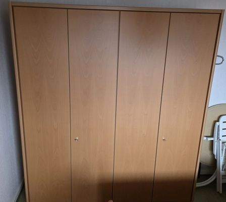 Kleiderschrank