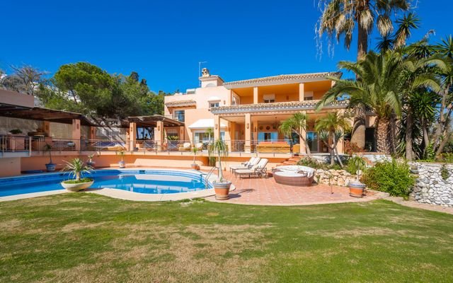 Photo: Villa in Estepona