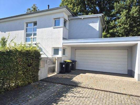 Eingangsbereich mit Garage