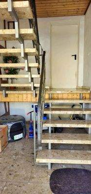 Eingang links Aufgang zu 2 Wohnungen