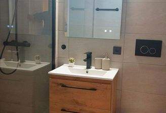 neu renoviertes Bad mit Dusche