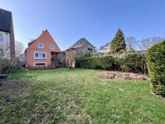 Rückansicht Haus und Garten