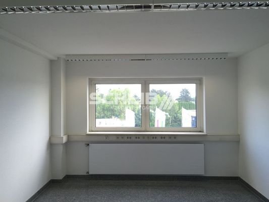 mit Kabelkanal