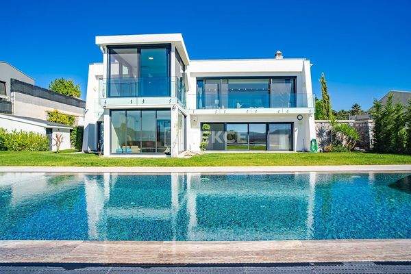 Detached Sea-View Villa with Private Pool in İzmir Urla