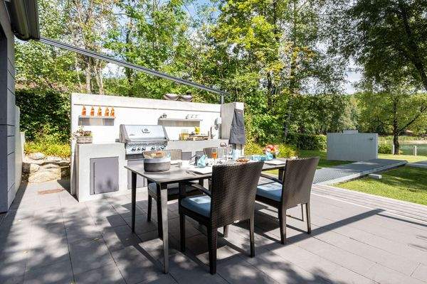 Terrasse mit Außenküche