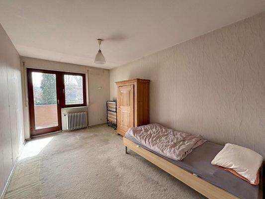 Elternschlafzimmer mit direktem Zugang zum Balkon
