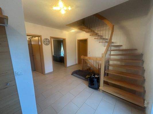 Flur/Treppe zum 1. OG