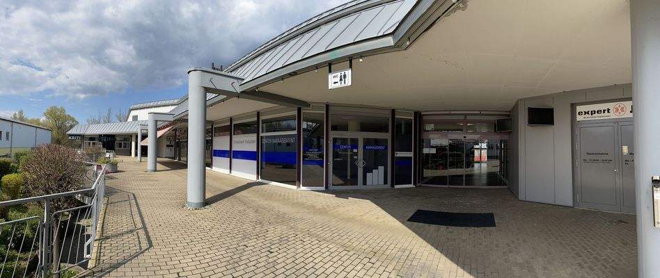 Eingangsbereich mit Überdachung