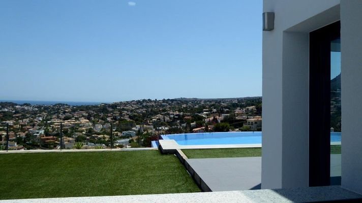 De1650 modern villa with views.jpg