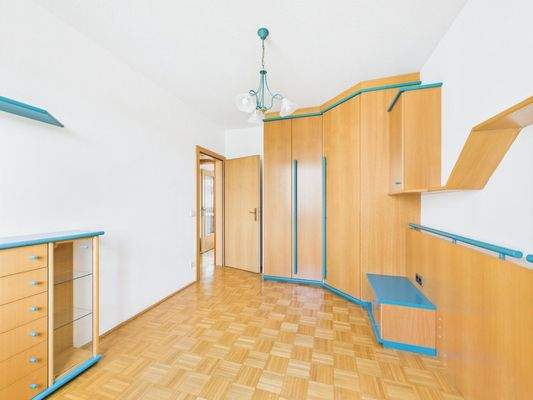 CAM04191G0-PR0038-STILL005