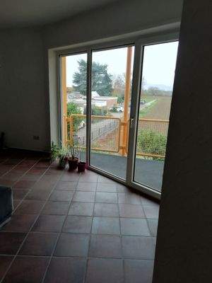 Wohnzimmerelement zum Balkon