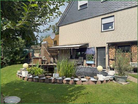 Blick vom Garten auf den separaten Eingang