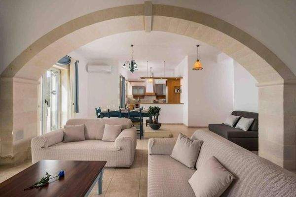 Kreta: Steinvilla mit Meerblick und Infinity-Pool in Drapanos zu verkaufen