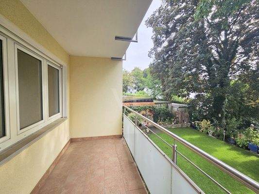 Balkon mit Blick ins Grüne