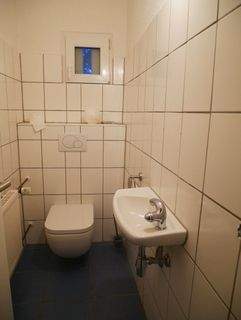 WC mit Waschbecken OG