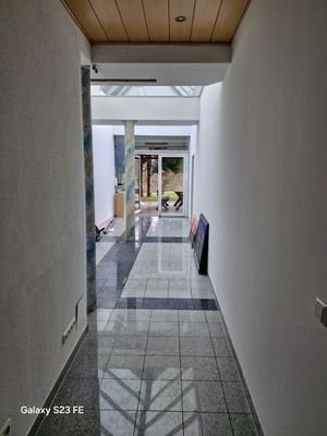 Eingangbereich u. Lagerfläche