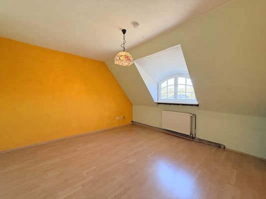 Schlafzimmer mit gebogener Dachgaube